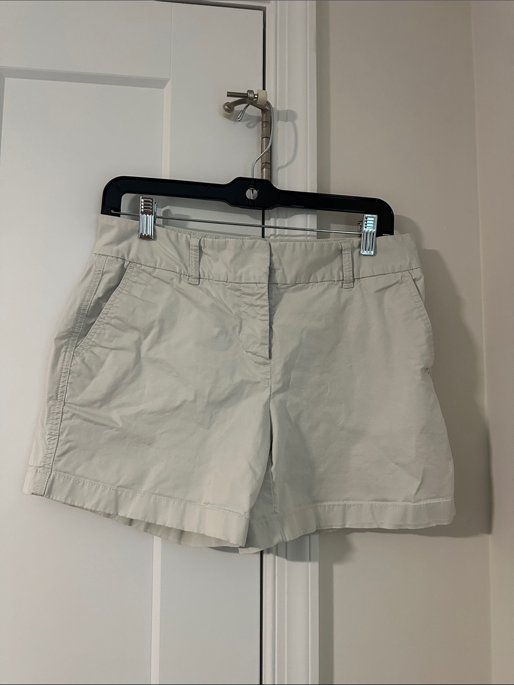 Vineyard Vines Women's Bermuda Shorts in Light Beige